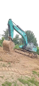 Excavatrice Kobelco SK495 d'occasion de bonne qualité, avec accessoires : pince, tarière, brise-roche, certifiée CE. - Product Image 3