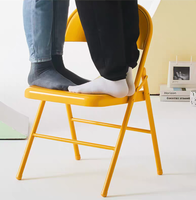 Chaise pliante moderne en acier monobloc, colorée et empilable pour les enfants, idéale pour les cafétérias scolaires, les salles à manger, les hôtels