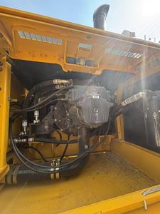 Excavadora de cadenas Komatsu PC350-7/8 usada, disponible en varios tonajes, entrega rápida, para trabajos de carga y descarga de mercancías en puertos. - Product Image 4