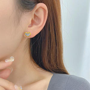 Gargantilla de Moda para Mujer, Diseño Moderno, Cadena de Acero Inoxidable Gruesa, Chapada en Oro de 18K, con Colgante de Corazón de Circonio - Product Image 4