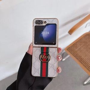 <span class=keywords><strong>Coque</strong></span> de téléphone <span class=keywords><strong>avec</strong></span> logo de style designer de luxe <span class=keywords><strong>avec</strong></span> étui de support pour <span class=keywords><strong>Samsung</strong></span> Z Flip 3 4 5 <span class=keywords><strong>coque</strong></span> de protection pour téléphone portable de marque - Product Image 2