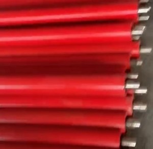 Ролик направляющий (противоотклонительный) для конвейера, с покрытием, для приводного ленточного конвейера, с резиновым диском для защиты от ударов и возвратного хода - Product Image 1