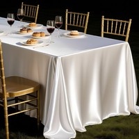 Nappe de table pour salon, événementiel, luxe et haut de gamme, style moderne et épuré, rectangulaire, pour table de conférence et table de desserts