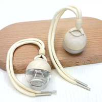 Diffuseur de parfum de voiture de luxe 6 ml en verre vide, mini format de poche, en forme de boule, à suspendre, avec corde et couvercles en bois