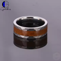 Bague de mariage en tungstène martelé pour homme, 8 mm, argentée, avec incrustation de bois, vente en gros - Gentdes Jewelry