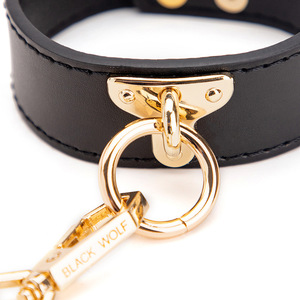 Esposas de Cuero Genuino Negras con Cadena Dorada para Uso en Bondage para Adultos - Product Image 5