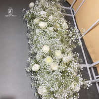 Arrangement floral de mariage, centre de table, guirlande décorative, fleurs de gypsophile, chemin de fleurs pour allée