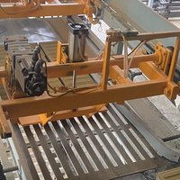 Le palettiseur de blocs M1200, une machine d'empilage et d'emballage entièrement automatique, convient à l'emballage de différents types de briques de ciment.