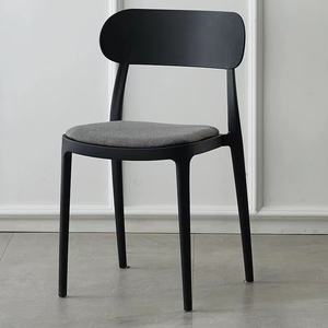 Silla de Diseño Moderno y Minimalista al por Mayor, Silla de Comedor de Plástico Colorida Apilable sin Brazos con Cojín de PP Simple para Cafetería, Parque, Hospital - Product Image 2