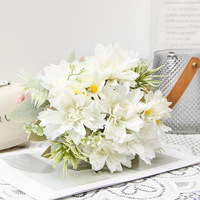 Stofdicht terrasvensterdisplay Hotel eettafel lay-out accessoires Kunstbloemarrangementen Decor Kunstbloemen