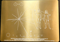 Plaque Réplique NASA Pioneer en Aluminium Doré Anodisé, Gravée au Laser et Découpée CNC, Personnalisée OEM, avec Plaque d'Explication de la Mission, Décoration Spatiale