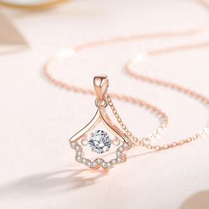 MN39 Regalo Romantico per San Valentino, Ciondolo a Foglia di Ginkgo in Argento Sterling 925 con Moissanite 0.5ct Colore D VVS per Proposta di Matrimonio - Product Image 2