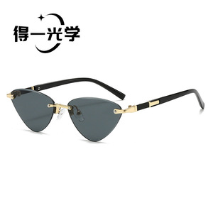 แว่นกันแดดทรงสามเหลี่ยมไร้กรอบ De Yi Optics สีดำ เลนส์ PC ป้องกันรังสียูวี 400 น้ำหนักเบา สำหรับทุกเพศ - Product Image 1