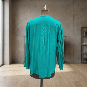 Camisa Casual de Algodón 100% Ecológica Vintage para Mujer |   Camisa con Cuello Mao, Manga Larga, Color Verde Everglade, Calidad Premium - Product Image 4