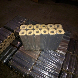Briquettes de bois Pini Kay pour systèmes de chauffage, emballées sous film plastique, en stock, prêtes à être expédiées - Product Image 1