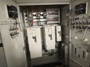 ตู้ควบคุมมอเตอร์อัตโนมัติสำหรับอุตสาหกรรม (MCC) พร้อมระบบ VFD Soft - Product Image 1