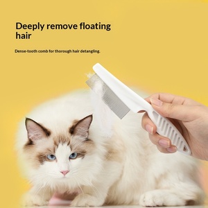 Coupe-ongles pour chat et chien & peigne anti-puces en ABS - Ensemble de toilettage pour animaux de compagnie en trois pièces - Élimine les poils lâches et les puces - Conçu pour les chats et les chiens - Product Image 3