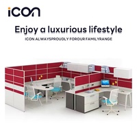 Poste de travail en L moderne avec cloison de bureau insonorisée et écran modulaire pour usage en équipe multi-personnes