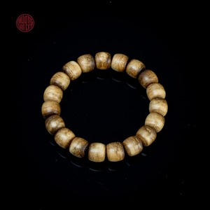 Bracelet artisanal en bois d'agar naturel Lu Thong, perles rondes de 10 mm, qualité 1, bijoux en oud - Product Image 1