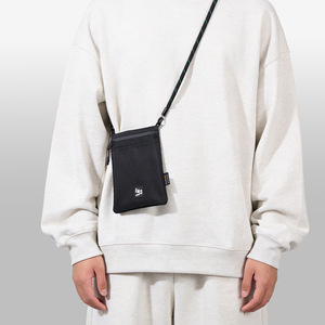 Sac bandoulière en nylon tendance pour homme et femme, style niche pour les trajets quotidiens, sac à bandoulière pour carte d'identité et téléphone - Product Image 3