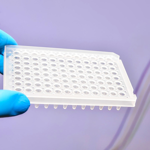 แผ่นเพลท PCR แบบ 96 หลุม ขนาด 0.2 มล. แบบครึ่งกระโปรง สำหรับใช้ในห้องปฏิบัติการ - Product Image 3