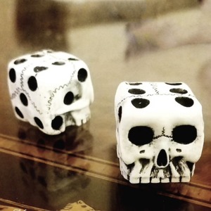 Thân thiện với môi Glow-in-The-dark cho sọ xúc xắc Set nhựa mới lạ thủ công mỹ nghệ cho Halloween bên trò chơi phụ kiện - Product Image 1