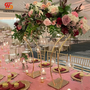 SMOOTH Wedding Event Party Table Centerpiece Decoration Fan Shape Geometric Gold Metal Flower Stand - Product Image 1