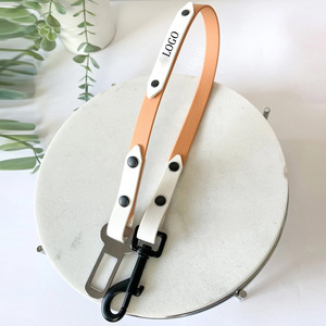 Arnés de lujo para perros con logotipo personalizado, cinturones de seguridad de PVC suave de dos tonos, cinturón de seguridad impermeable de liberación rápida para mascotas, cinturón de seguridad para perros de moda de lujo - Product Image 4