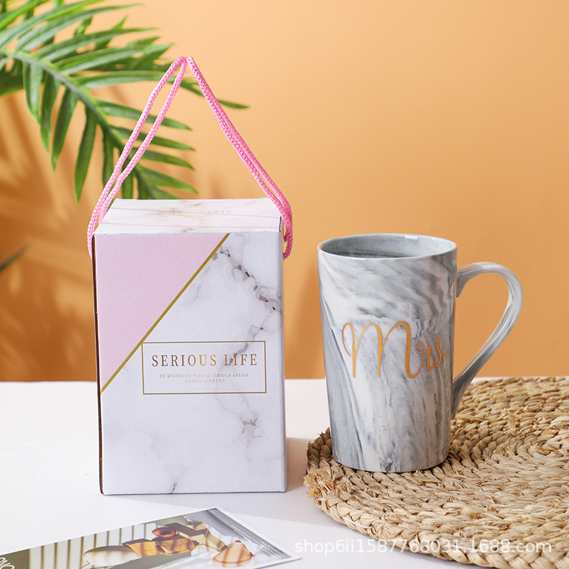 Copa Yago con letras grises