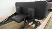Reformer Pilates Premium en bois d'érable massif avec poulie en alliage d'aluminium et barre de repose-pieds intégrée – Équipement d'exercice Pilates