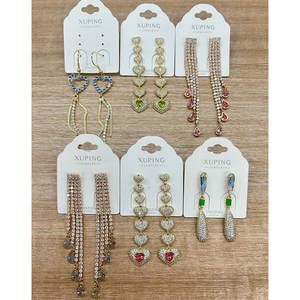 أقراط متدلية للنساء مطلية بالذهب طويلة أنيقة من حجر الكريستال الملون بسعر الجملة - Product Image 2