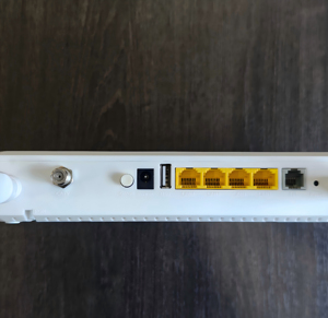 อุปกรณ์เครือข่าย ZC-521X6TH CATV ONU คล้ายกับ F6600P F6600R FTTH ONU เสาอากาศแบบ Quad 4GE 1TEL WIFI6 CATV 2.4/5G AX3000 DC 12V - Product Image 2