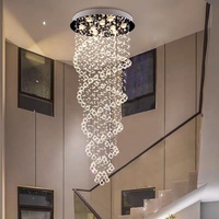 Lustre suspendu moderne en cristal long et grand pour escalier, idéal pour hall d'hôtel de luxe, villa ou maison