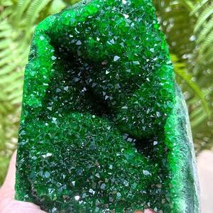 Pierre de quartz minérale de guérison de grande taille 500-600g, artisanat en cristal gravé, cadeau de vacances, cristal de géode verte - Product Image 6