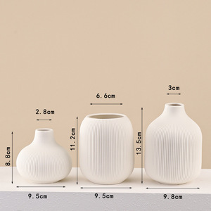 Vase en céramique à rayures de style européen, ensemble de trois pièces, design artistique pour l'affichage de fleurs séchées, décoration intérieure - Product Image 4