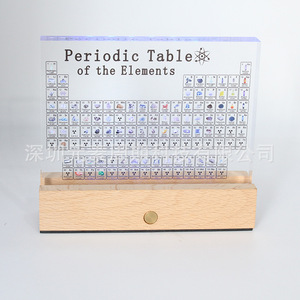 Modelo de tabla periódica con base de madera ligera para educación química y decoración de escritorio - Product Image 3