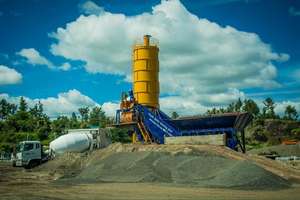 Centrale à béton mobile XINYU de type HZS60 avec convoyeur à vis, moteur et PLC, alimentée électriquement pour les équipements de construction - Product Image 2