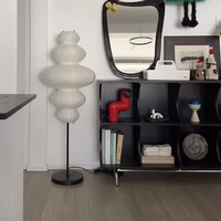 Lámparas de Pie LED Modernas para Sala de Estar y Dormitorio, Base de Hierro con Cristal Único, Pantalla Roja, Diseño Contemporáneo, Base E27, Control con Interruptor de Pie
