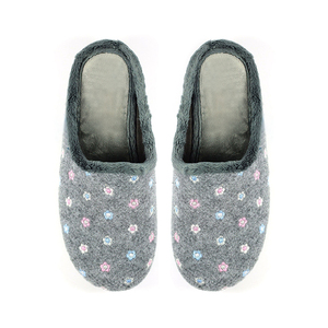 New Styles Thick Soled Indoor Outdoor Flower Embroidered <strong>Felt</strong> Women <strong>slippers</strong> - Product Image 2