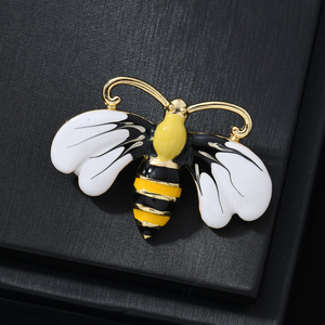 Nuevo broche de aleación de zinc ecológico con diseño de miel goteando, elegante, de alta gama, accesorio de ropa con temática animal adorable - Product Image 2