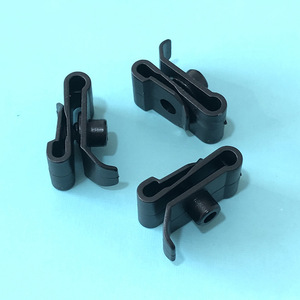 Sujetador automotriz de plástico Toyota: Tornillo de fijación y clip S para revestimiento interior del guardabarros y protector de chasis 9046705114 - Product Image 3