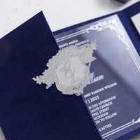 Invitations de mariage en acrylique de conception personnalisée de luxe d'autocollant de nom initial de miroir d'or de 3D avec l'enveloppe reliée