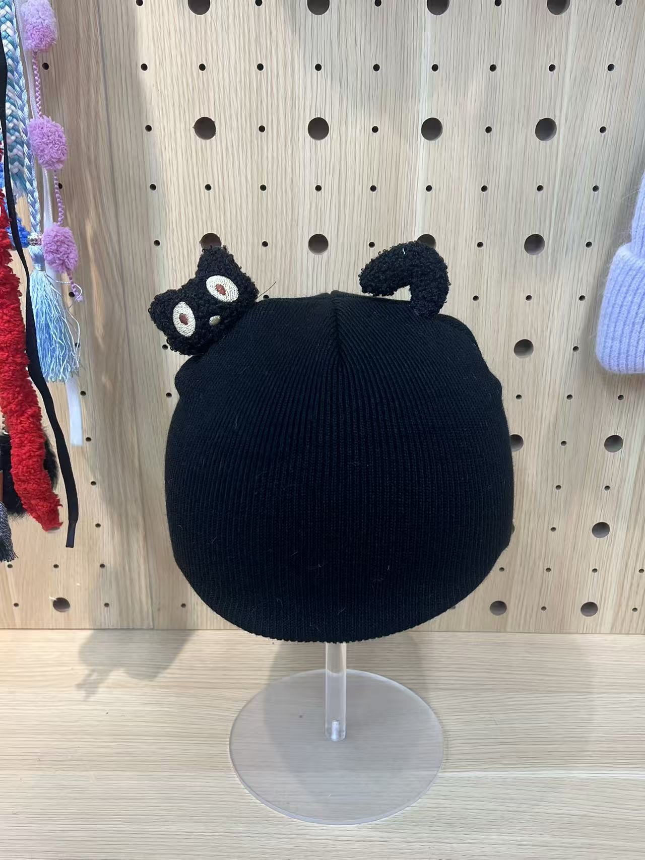 Chauve-souris noire aux yeux blancs