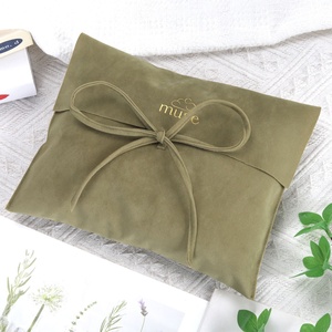Bolsa de terciopelo verde con logotipo impreso personalizado, bolsa de regalo de gamuza sintética ecológica para joyería, bolsa de sobre de polvo de terciopelo - Product Image 1