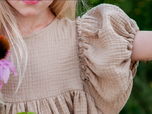 Gaun Musim Panas Anak Perempuan Lucu Berlengan Mengembang Bahan Muslin Warna Beige Gaun Muslin Bohemian Kasual 1 Potong - Product Image 5