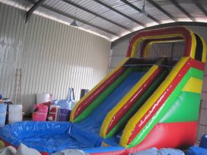 Toboggan aquatique gonflable en PVC pour piscine, idéal pour les locations commerciales, résidentielles et scolaires, et les fêtes en intérieur/extérieur - Product Image 2