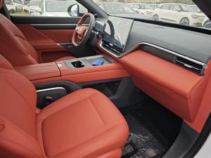 <span class=keywords><strong>Epi</strong></span> 008 636 Max SUV Eléctrico Usado 2024, 6 Asientos, Gran Autonomía, Vehículo Familiar, Listo para Exportación, Blanco sobre Naranja - Product Image 4