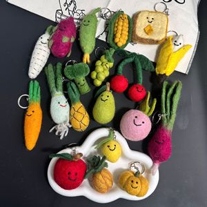 Miniature Fruits <span class=keywords><strong>Laine</strong></span> Feutre Porte-clés À La Main Fraise Cerise Banane Raisin Citron Avocat En Peluche Jouets Légumes Charmes Porte-clés - Product Image 2
