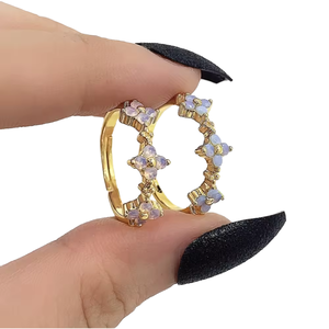 แหวนแต่งงาน/หมั้น ดีไซน์ดอกไม้ ปรับขนาดได้ ชุบทอง 18K ประดับเพชรคิวบิกเซอร์โคเนียสีน้ำเงิน สไตล์เกาหลีสุดฮิต สำหรับทุกเพศ - Product Image 4