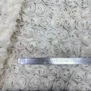 Prix usine brodé 3D Rose tissu broderie dentelle broderie Rose blanche dentelle <span class=keywords><strong>Lolita</strong></span> robe pour <span class=keywords><strong>la</strong></span> fabrication de nappe - Product Image 6